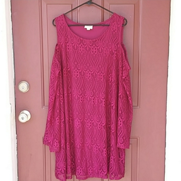Cold Shoulder Lace Dress - Picture 5 of 7